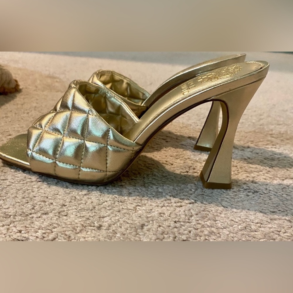NWOB VINCE CAMUTO Reselm Quilted Band Leather Dress Sandals gold 7 1/5 - Picture 7 of 10